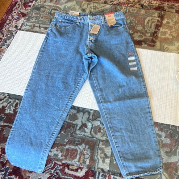 Levi's Denim - Levi’s jeans 👖 premium denim, HIGH WAISTED “MOM jeans”,size31/27 cropped jeans